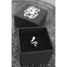 Load image into Gallery viewer, black snake ring