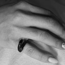 Load image into Gallery viewer, snake ring black