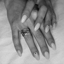 Load image into Gallery viewer, feather ring mens
